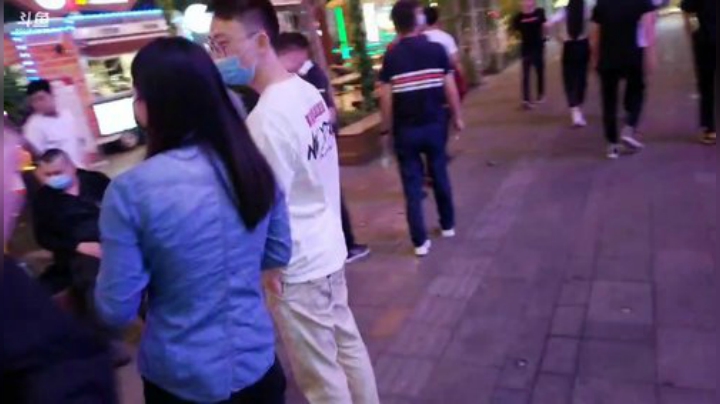 办理手机卡，户外吃个饭 2020-05-13 21点场