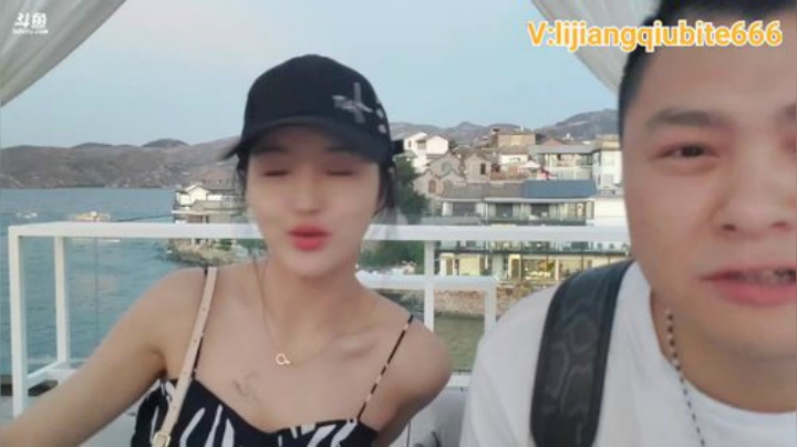 户外遛狗王飞哥发布了一个斗鱼视频2020-05-15