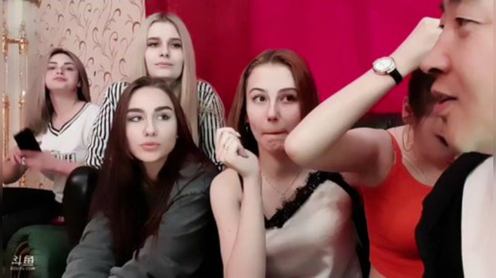 俄罗斯美女才艺多多。 2020-05-15 19点场