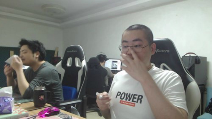 直播间的胆小鬼请自觉退出