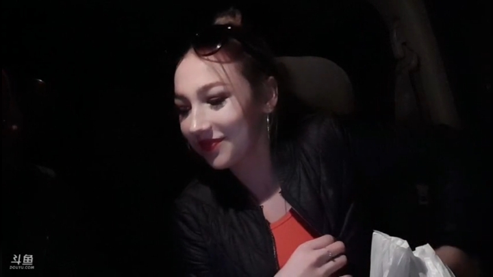 俄罗斯美女才艺多多。 2020-05-15 23点场