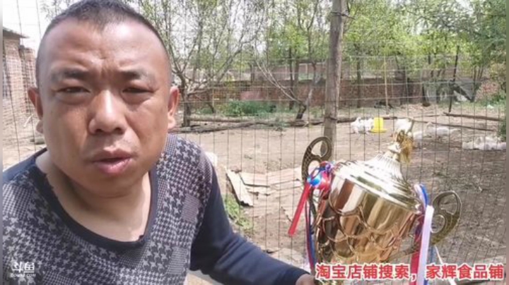 我在斗鱼看主播小黑亮亮直播户外