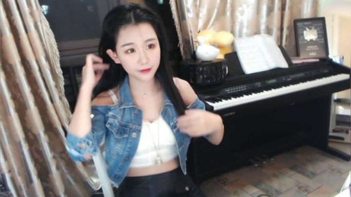 秋雨为裳发布了一个斗鱼视频2020-05-17