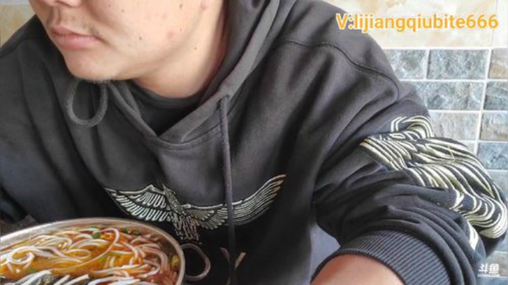 户外遛狗王飞哥发布了一个斗鱼视频2020-05-17