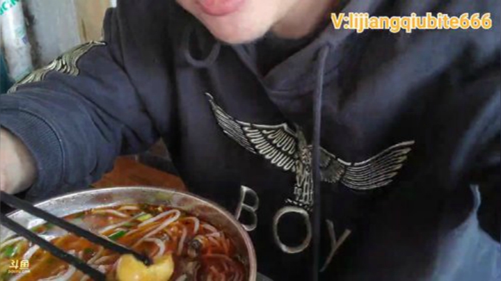 户外遛狗王飞哥发布了一个斗鱼视频2020-05-17