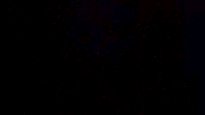 今天520，身边的人在我这秀就算了，我在阳台抽个烟，楼下草丛