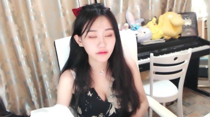 秋雨为裳发布了一个斗鱼视频2020-05-21