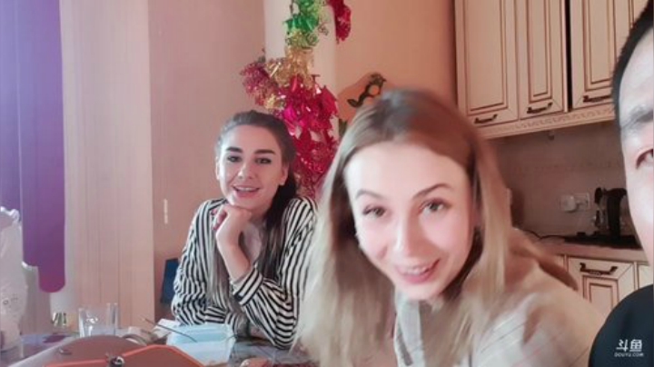 快来围观吧，三俄罗斯美女大扫除。 2020-05-21 18点场