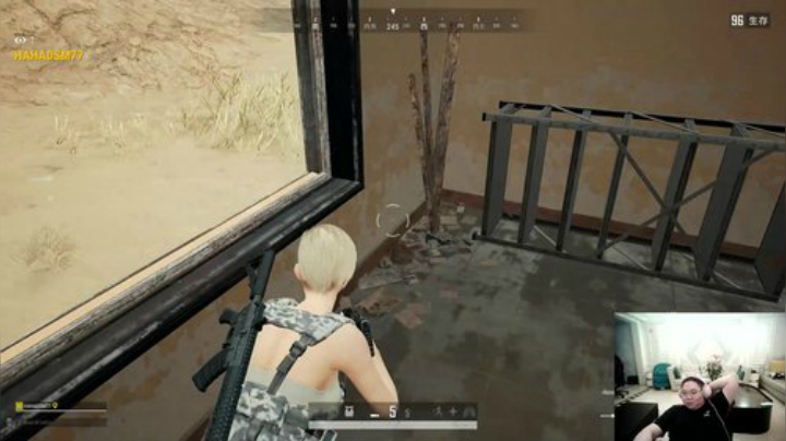 我在斗鱼看即将拥有人鱼线的PDD直播英雄联盟