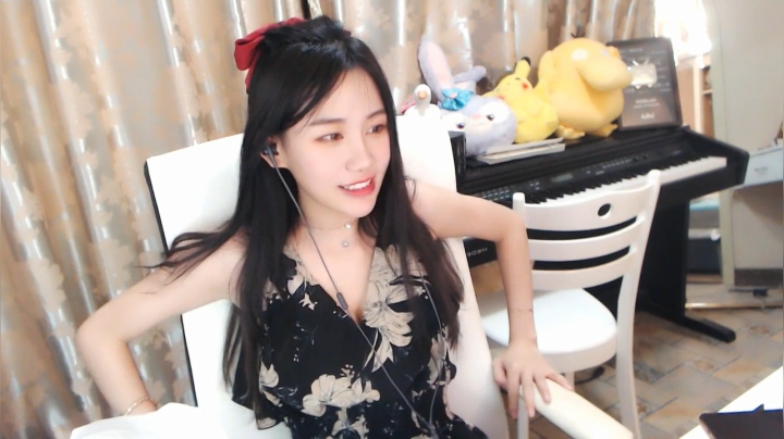 秋雨为裳发布了一个斗鱼视频2020-05-22