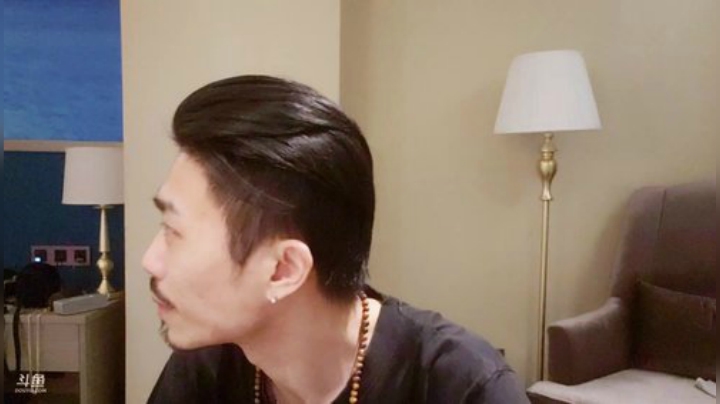 我在斗鱼看高冷知性暖心囧直播绝地求生