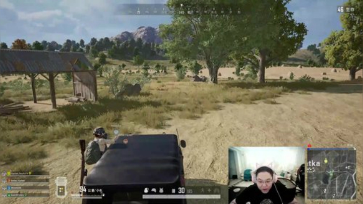 我在斗鱼看即将拥有人鱼线的PDD直播英雄联盟