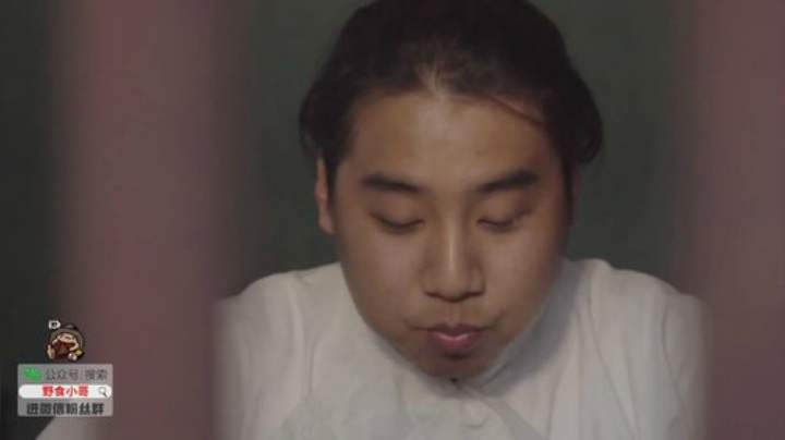 我在斗鱼看野食小哥直播美食