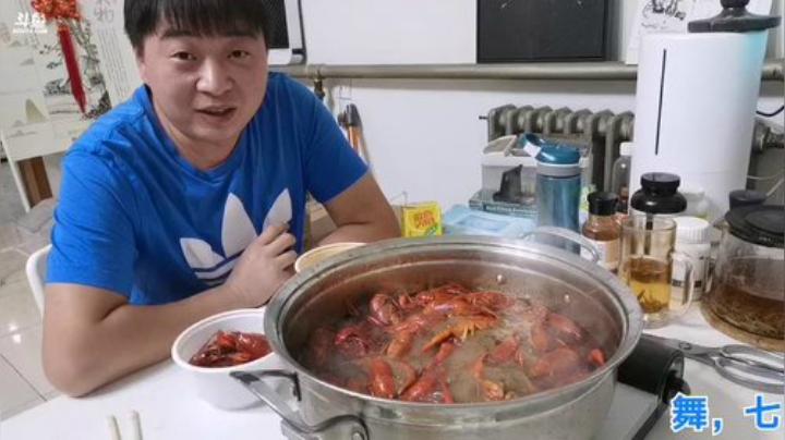 扬城执法官灬发布了一个斗鱼视频2020-05-26