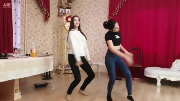 异国风情美女万千宠爱于一身 2020-05-26 18点场