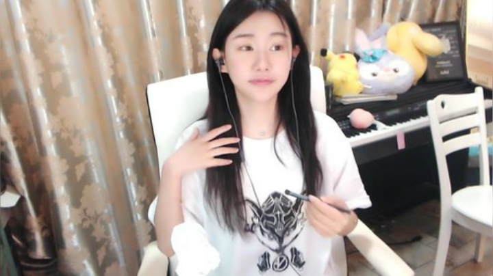 秋雨为裳发布了一个斗鱼视频2020-05-26