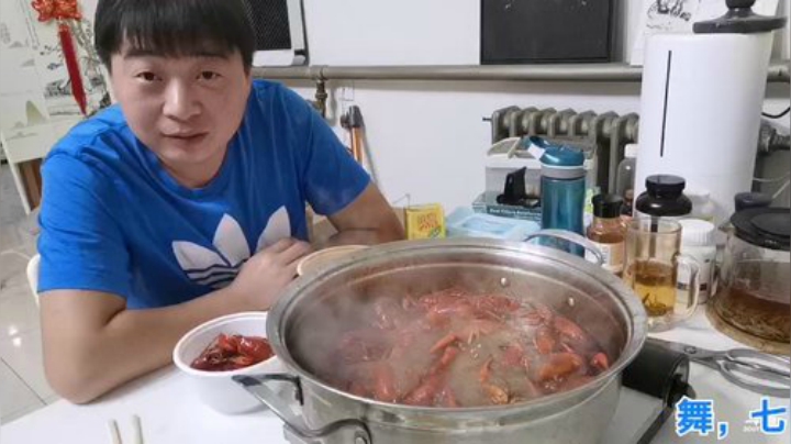 扬城执法官灬发布了一个斗鱼视频2020-05-26