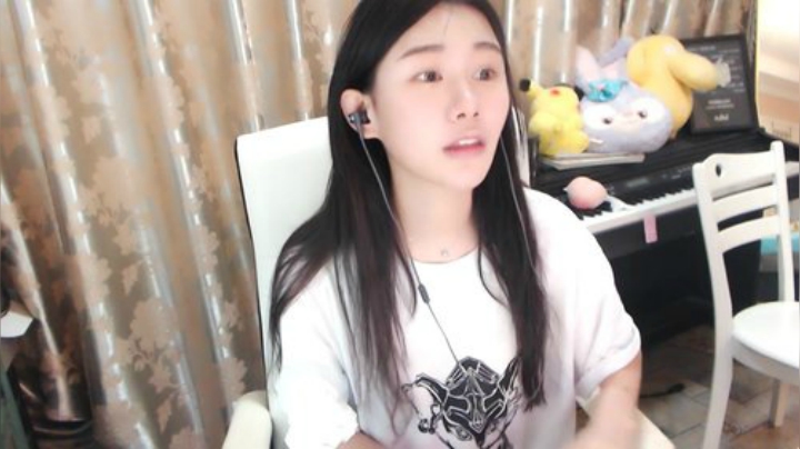 秋雨为裳发布了一个斗鱼视频2020-05-26
