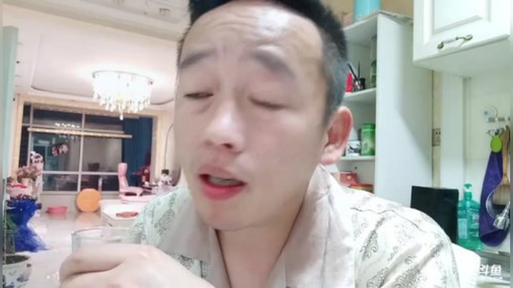 我在斗鱼看葫芦头柱子直播美食