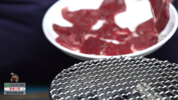 我在斗鱼看野食小哥直播美食