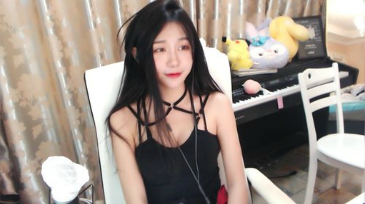 秋雨为裳发布了一个斗鱼视频2020-05-28