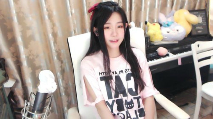 秋雨为裳发布了一个斗鱼视频2020-05-28