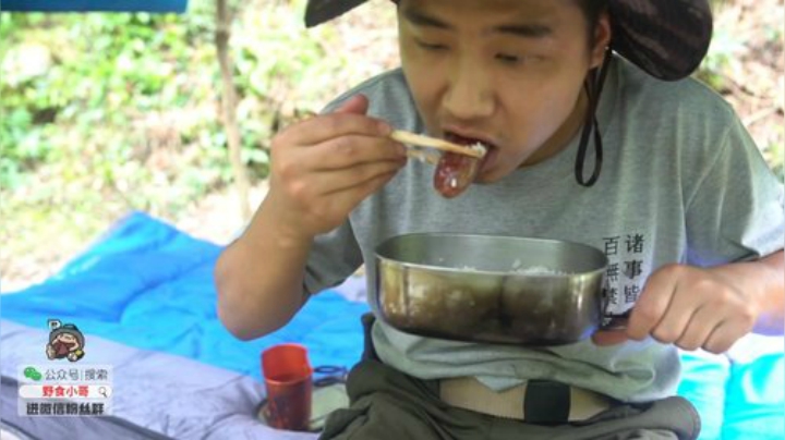 我在斗鱼看野食小哥直播美食