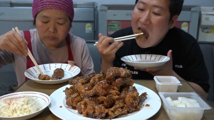 妈妈做的炸鸡真的是意想不到的美味，可以拿去卖了！