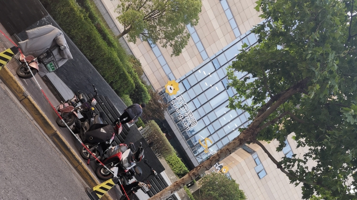 红色