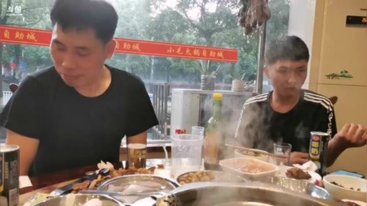 带水友血洗小毛火锅~· 2020-05-31 18点场