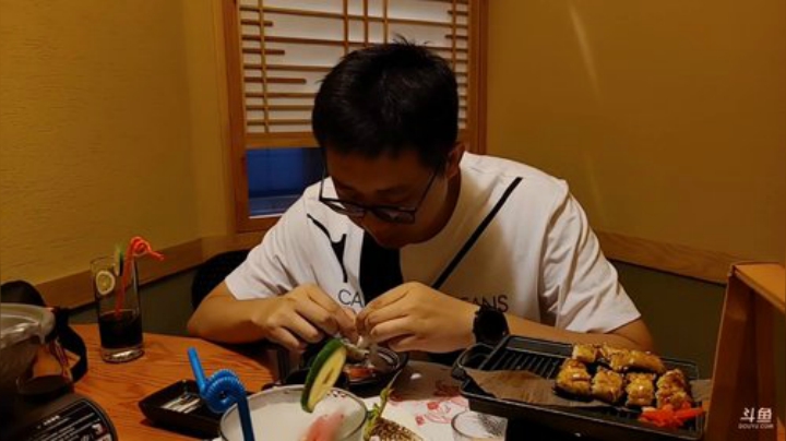 HHHISHHH发布了一个斗鱼视频2020-06-05