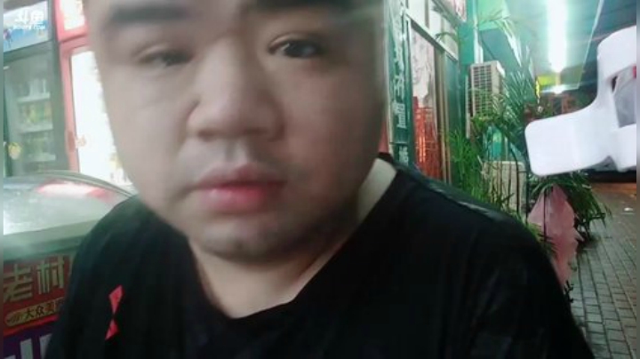我在斗鱼看做个疯子直播户外