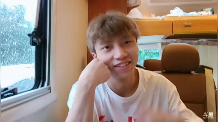 Smlia丶卡布奇诺发布了一个斗鱼视频2020-06-06