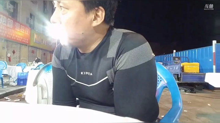 工作不好找，地摊搞一搞！ 2020-06-07 00点场