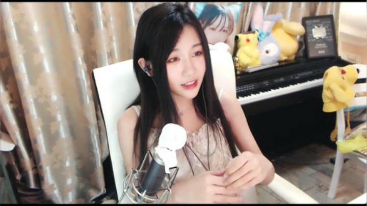 秋雨为裳发布了一个斗鱼视频2020-06-07