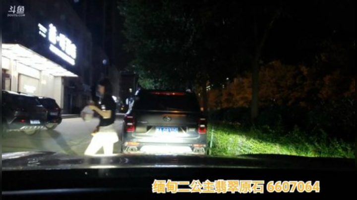 我在斗鱼看火力堂主直播户外