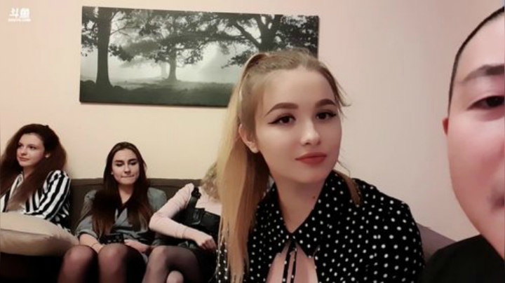 美女才艺展示。 2020-06-09 22点场