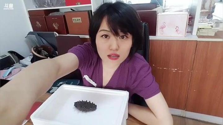 我在斗鱼看威海大叔直播美食
