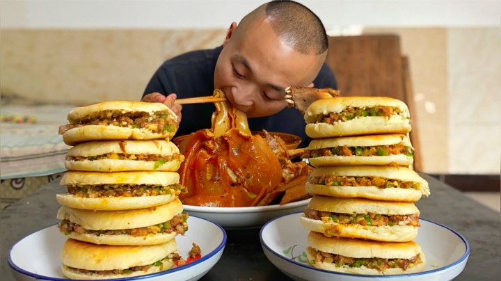 苗大冬_10斤小龙虾3斤蒜,大冬秘制蒜蓉小龙虾,一