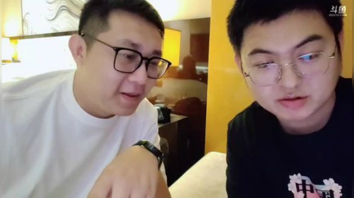 我在斗鱼看小鱼小鱼吃虾米直播户外