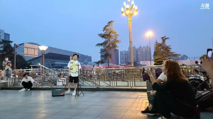 Smlia丶卡布奇诺发布了一个斗鱼视频2020-06-15