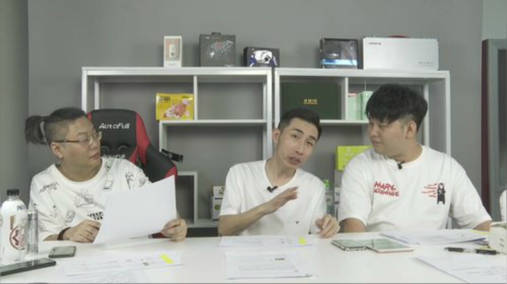 黑板君爱喝酸奶发布了一个斗鱼视频2020-06-18