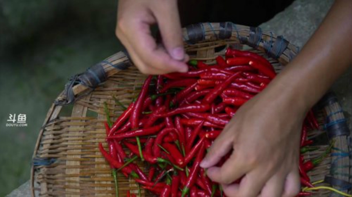 哆啦爱梦梦发布了一个斗鱼视频2020-06-18