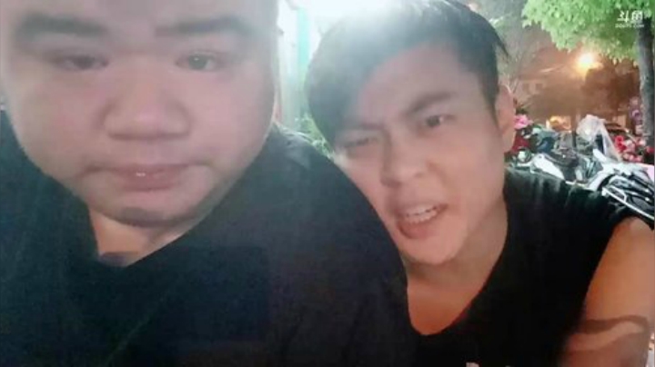 我在斗鱼看做个疯子直播户外