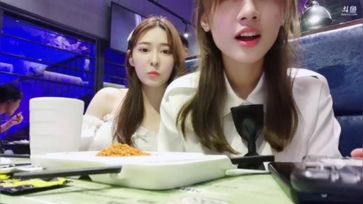 Smlia丶卡布奇诺发布了一个斗鱼视频2020-06-20