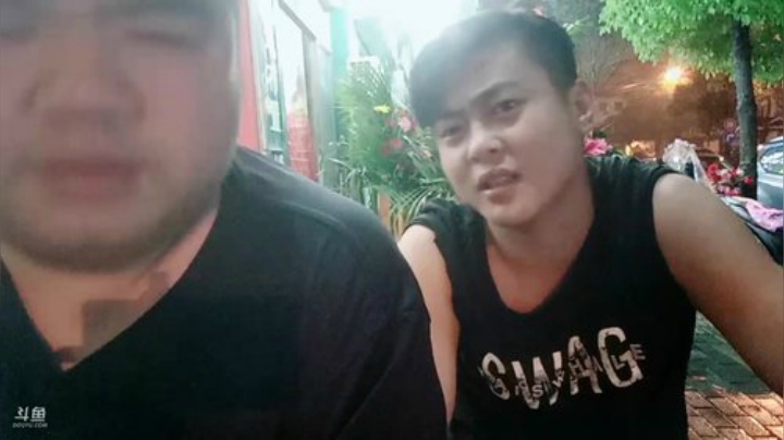 我在斗鱼看做个疯子直播户外