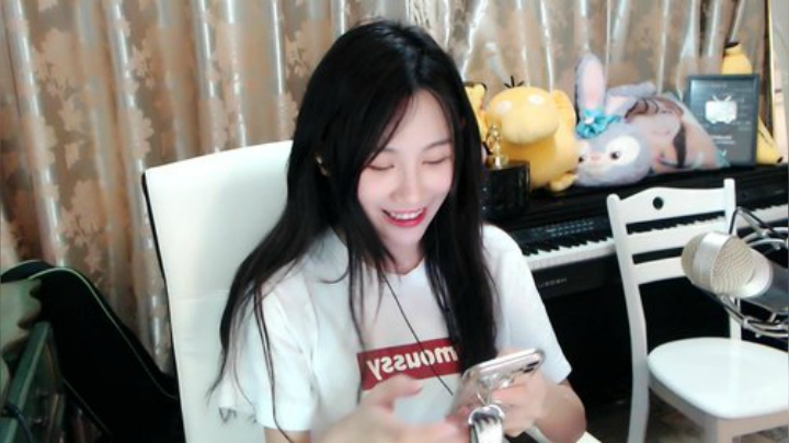 秋雨为裳发布了一个斗鱼视频2020-06-22