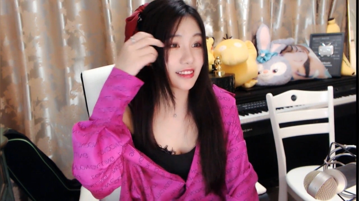 秋雨为裳发布了一个斗鱼视频2020-06-24
