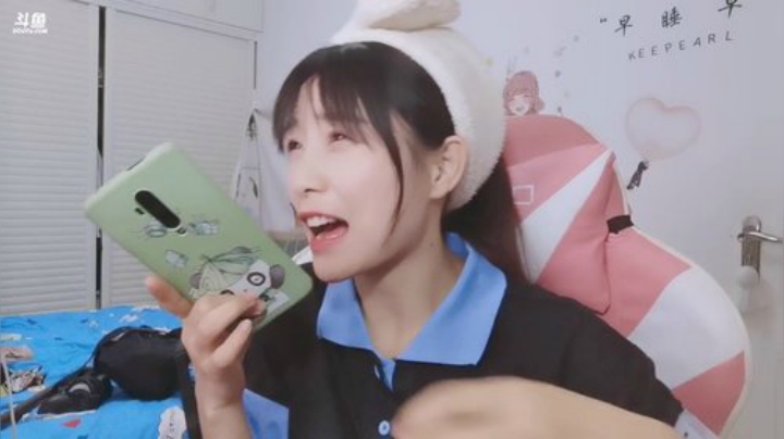 菜菜的瓜皮帽发布了一个斗鱼视频2020-06-24