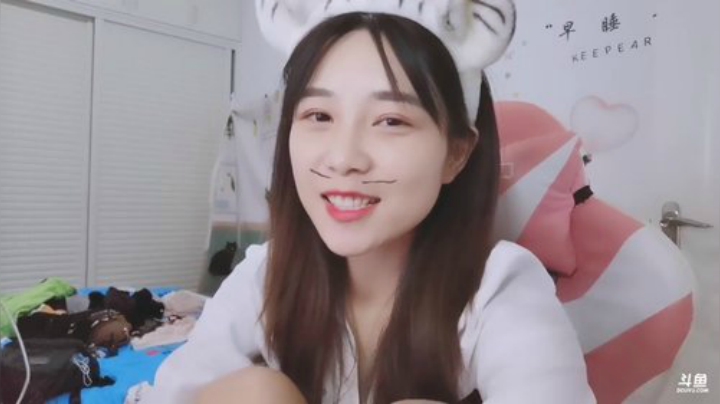 我在斗鱼看百变姑姑肖淑洁直播户外